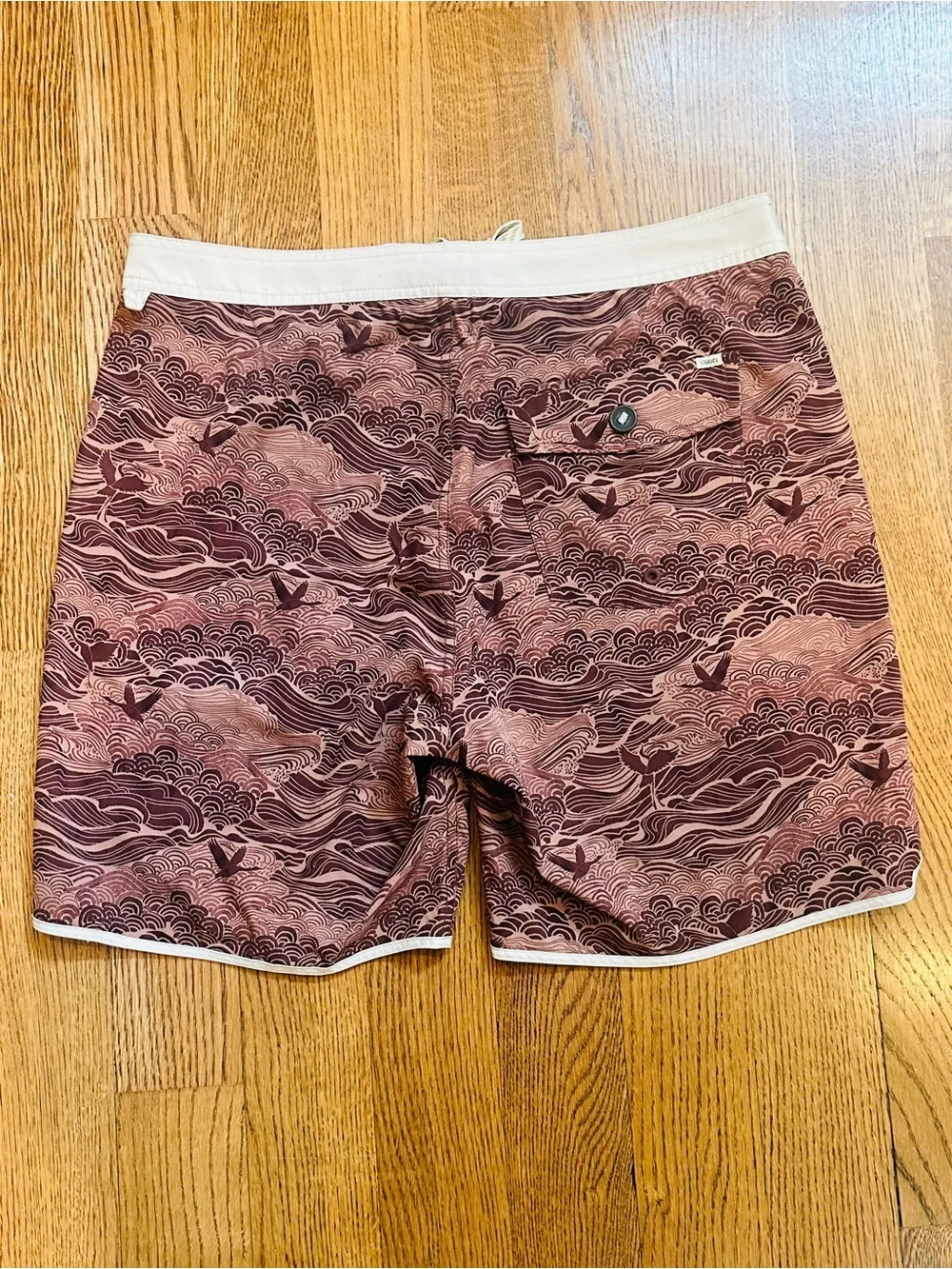 Vuori Men’s Cruise Boardshort 7” Swim Shorts Red Ocean Print  Size 34 Athleisure